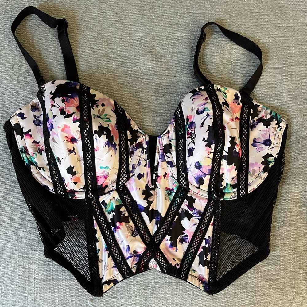 Womens Victoria’s Secret Bra size 34D